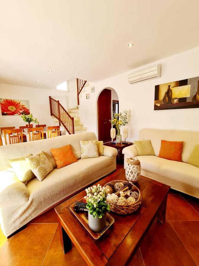 Villa Lorena 사 칼레타 외부 사진